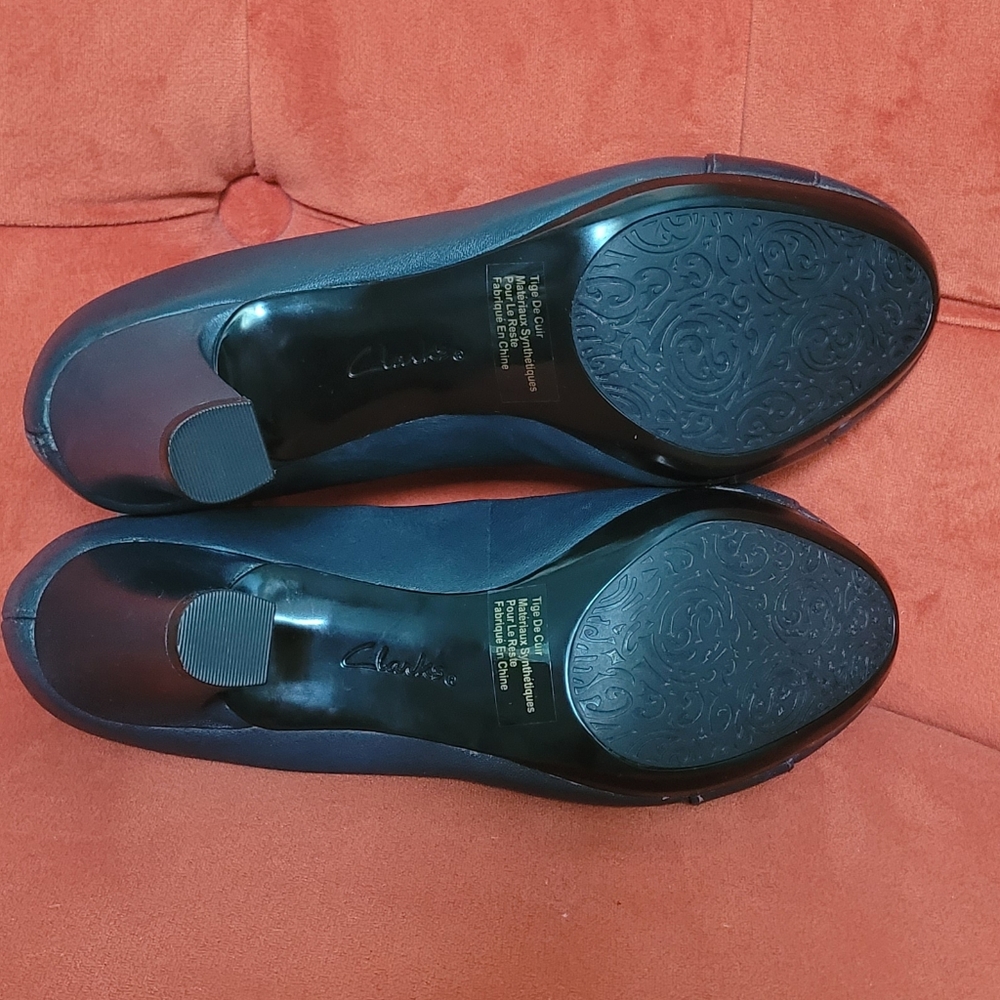 Clarks Artisan Navy Blue Leather Pumps Womens Size 6.5 Wide - Picture 9 of 11